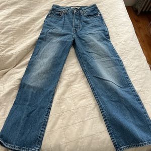 Levi’s ribcage straight leg ankle jeans in size 25 👖